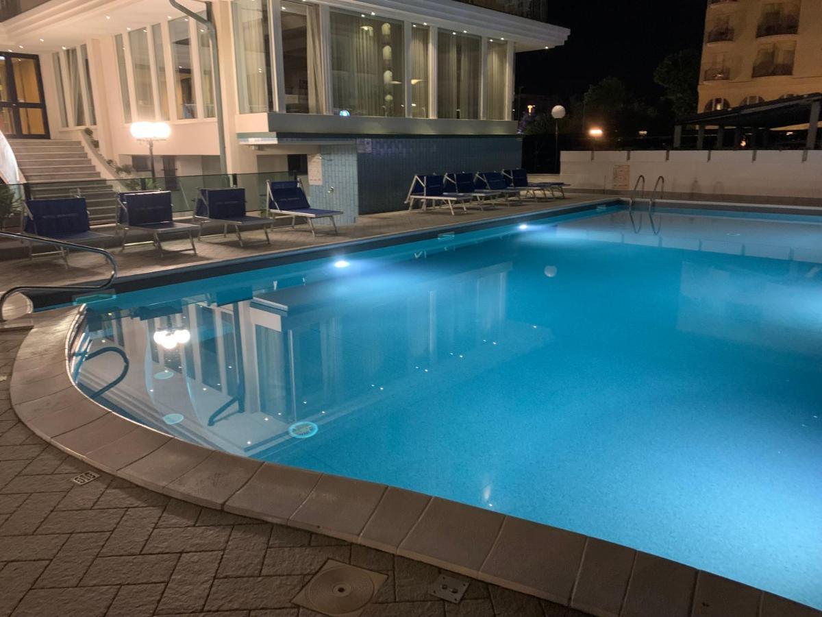 Hotel Mercedes Misano Adriatico Esterno foto