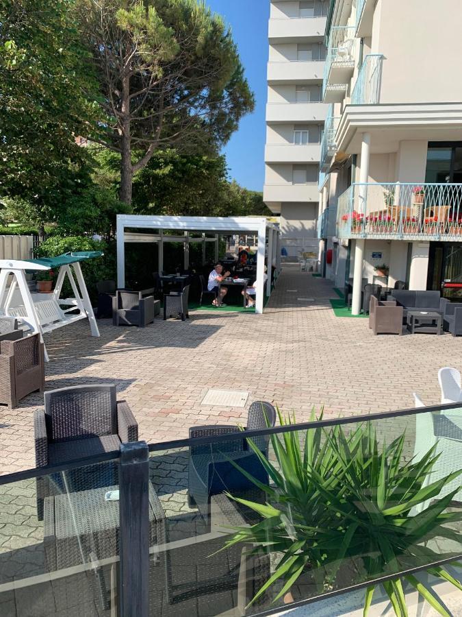 Hotel Mercedes Misano Adriatico Esterno foto