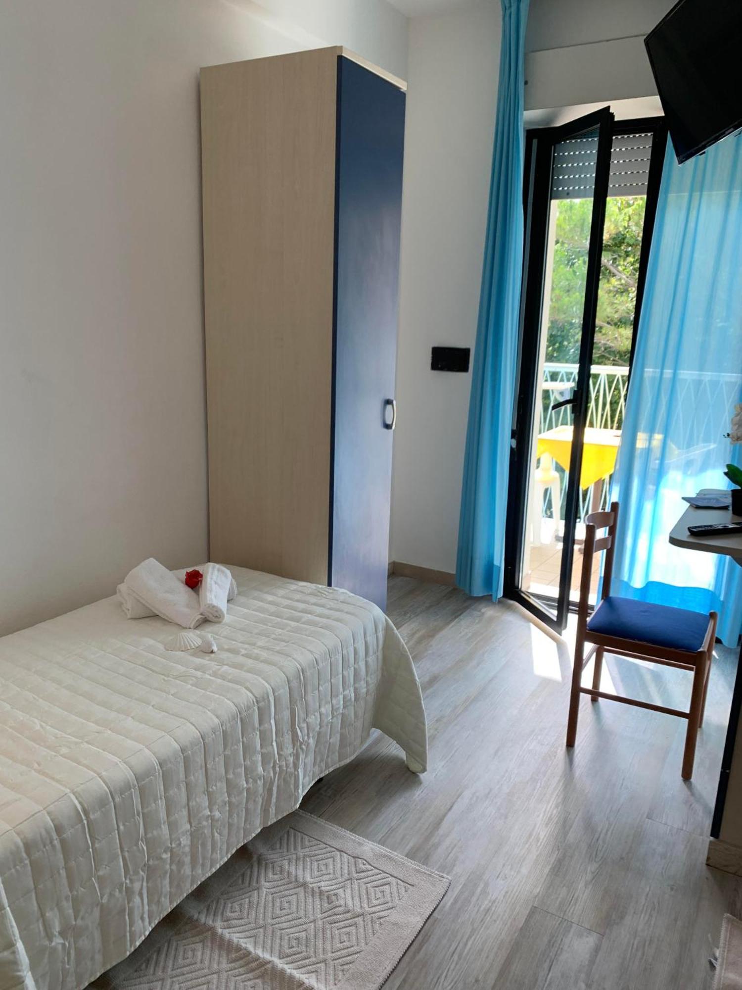 Hotel Mercedes Misano Adriatico Esterno foto