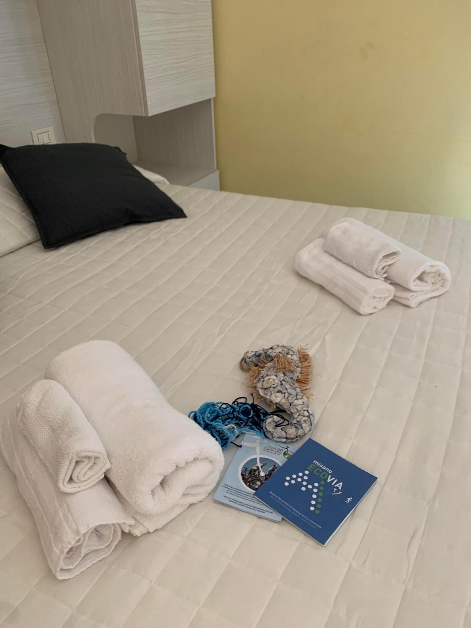 Hotel Mercedes Misano Adriatico Esterno foto