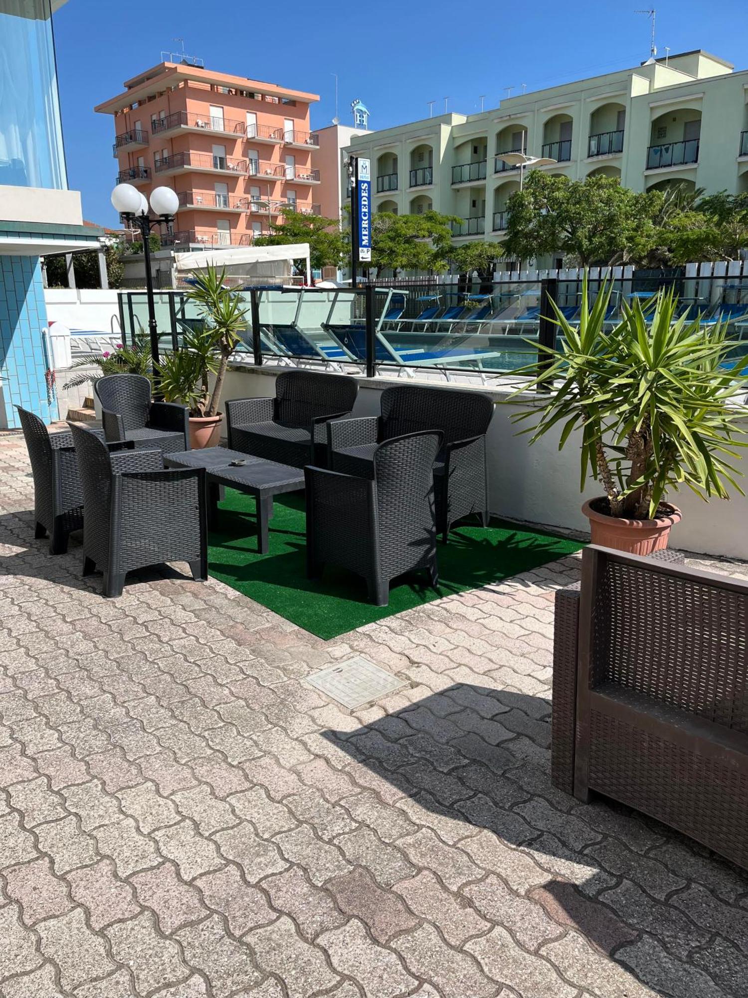Hotel Mercedes Misano Adriatico Esterno foto