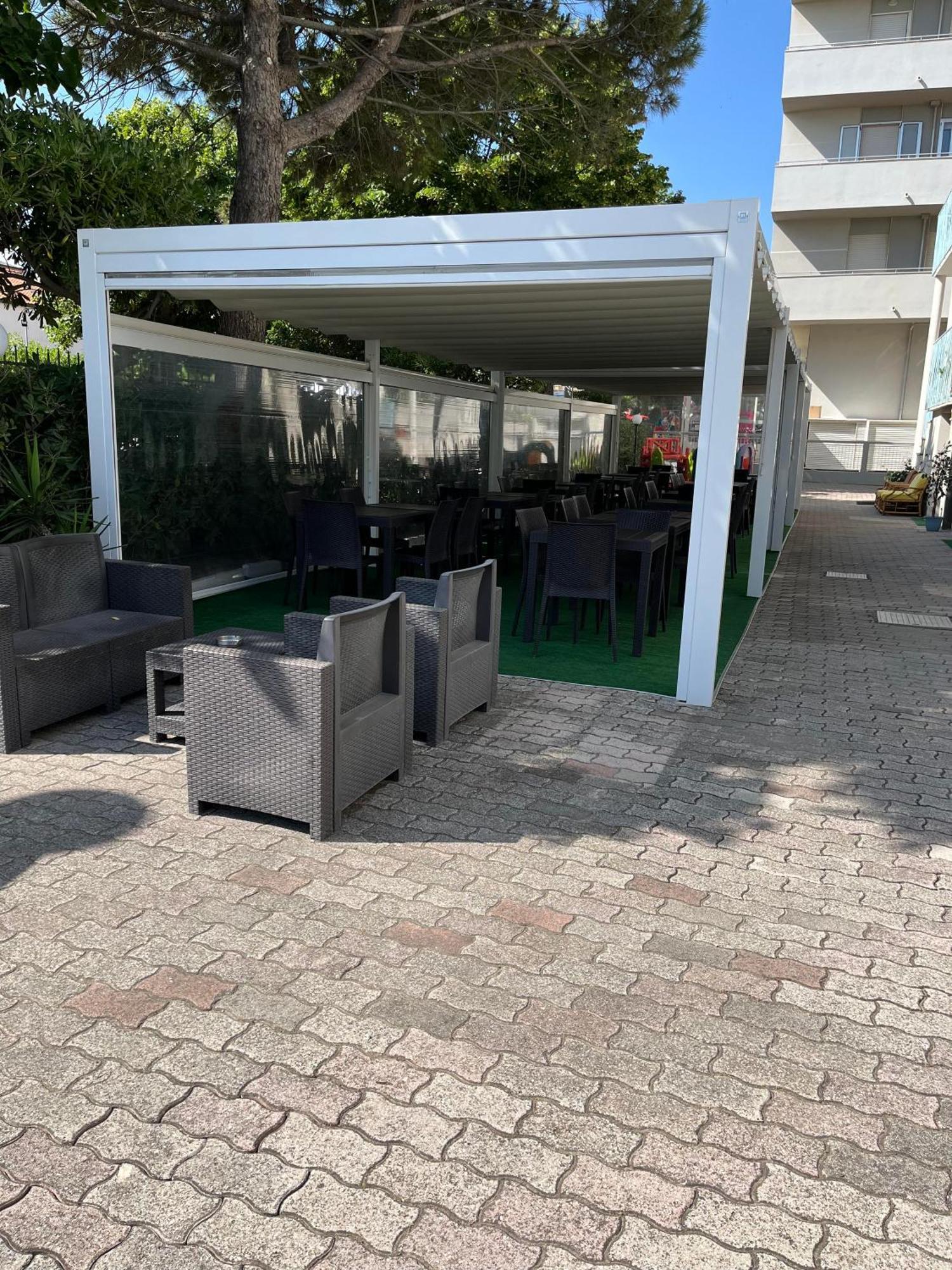 Hotel Mercedes Misano Adriatico Esterno foto